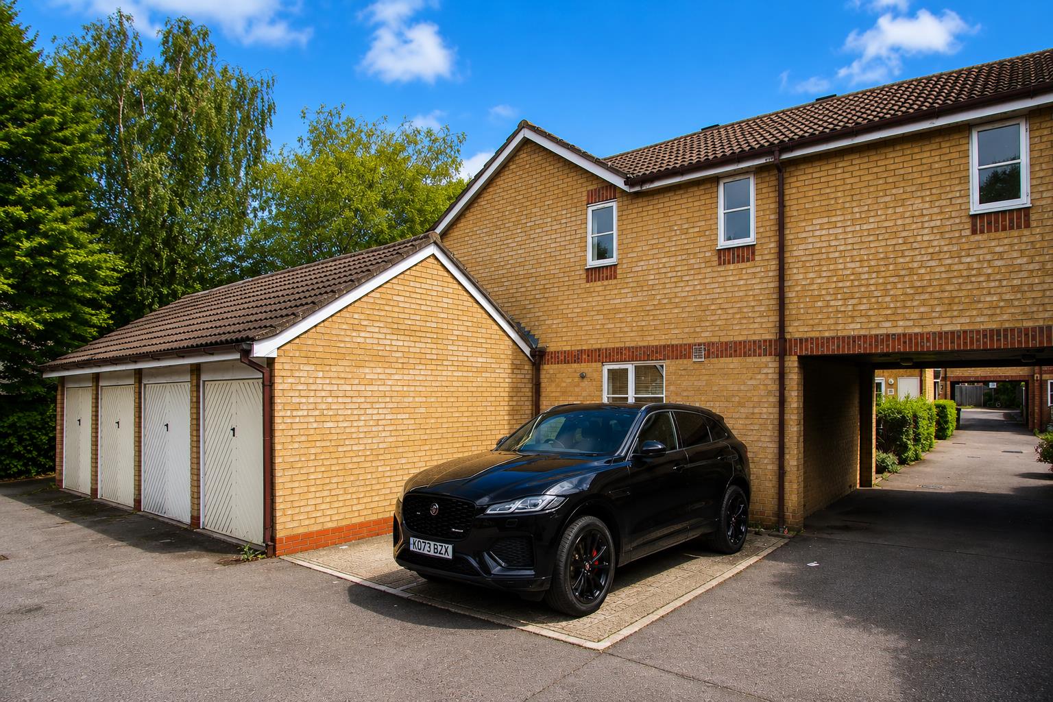 3 bed property in Donald Woods Gardens, Surbiton